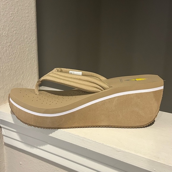 VOLATILE Women's Platform Wedge Zoe Sandals Size 11 NIB - Picture 4 of 10